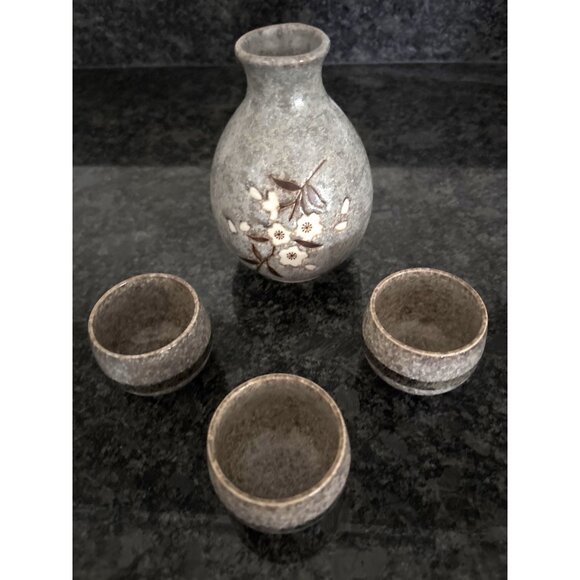 Vintage Sousaku Ceramic Sake Set With Floral Design Banko Ware - Picture 2 of 14